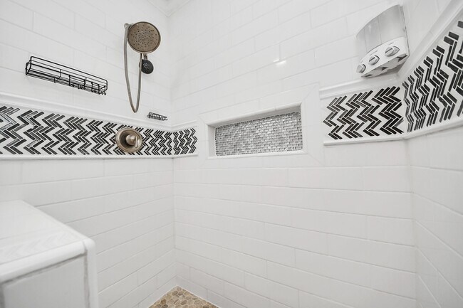 Building Photo - 5635 Mc Cracken Rd