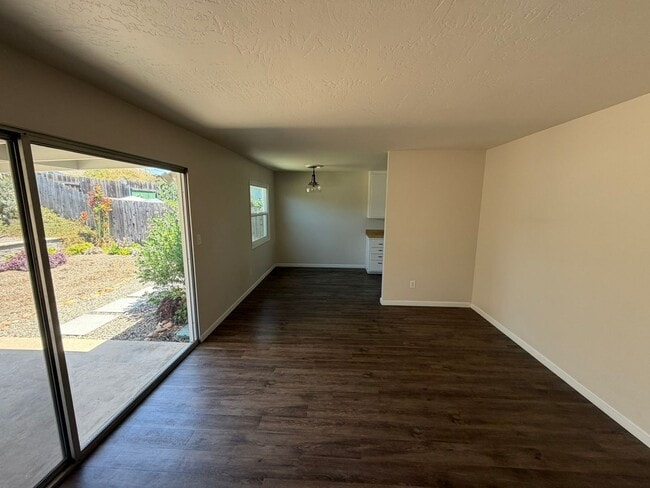Building Photo - 6315 Lake Arago Ave