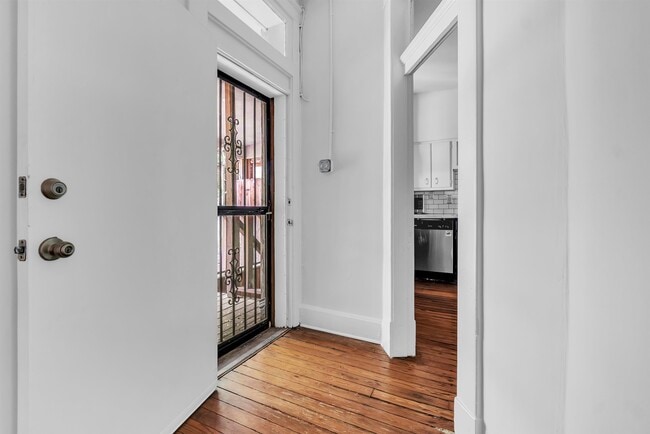 Building Photo - 2553 Broad Ave
