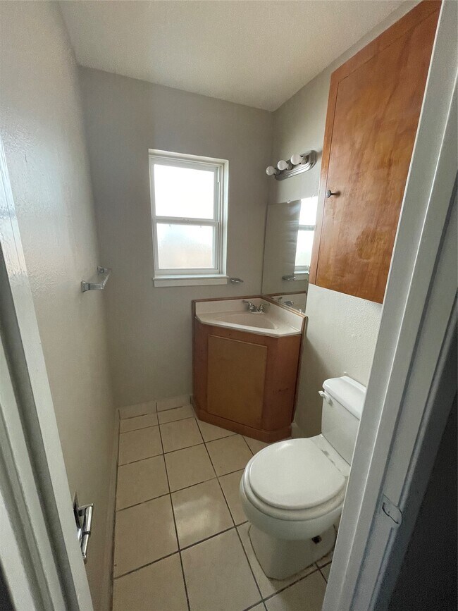 Building Photo - 1212 Avenue M