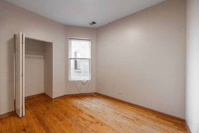 Building Photo - 1010 N Kedzie Ave