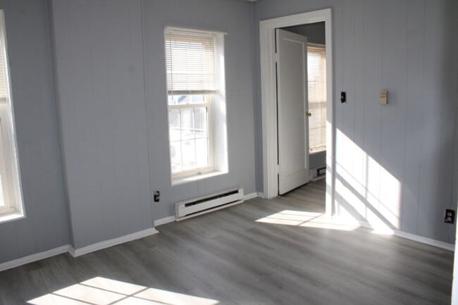 Building Photo - Apartment