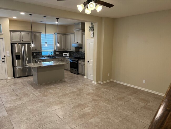 Building Photo - 12250 La Strada St