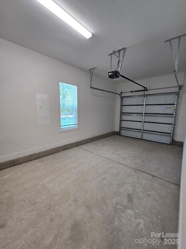 Building Photo - 511 Bowman Rd