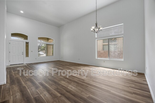Building Photo - 7585 E Picket Fence Ln