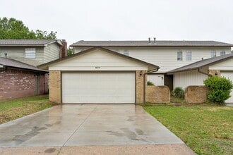 Building Photo - 3 bedroom 2.5 bath - NW Highway and Rockwell