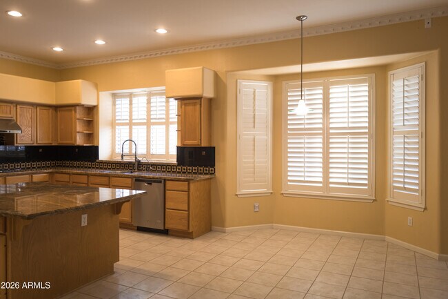 Building Photo - 844 W Azalea Dr