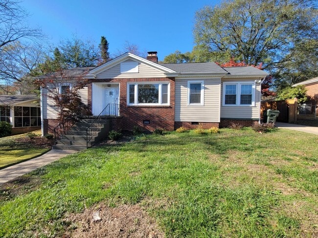 Primary Photo - 3 Bed, 2 Bath Home Available in Greenville