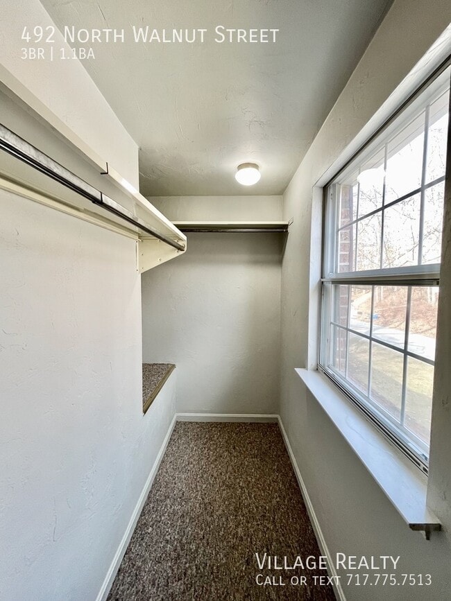 Building Photo - 492 N Walnut St