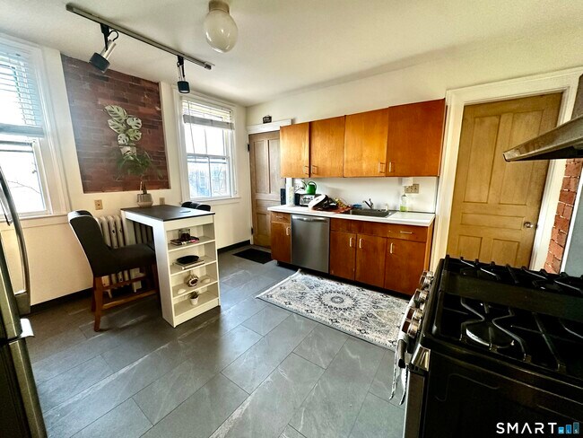 Building Photo - 95 Olive St