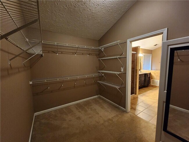 Building Photo - 350 Saddle Bridge Dr