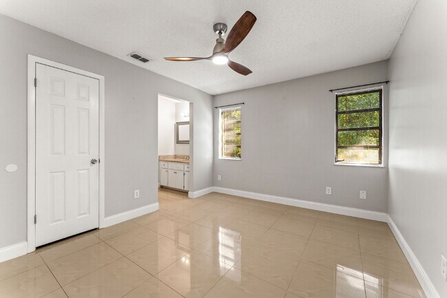 Building Photo - Charming 3-Bedroom Home with 2 Full Baths ...