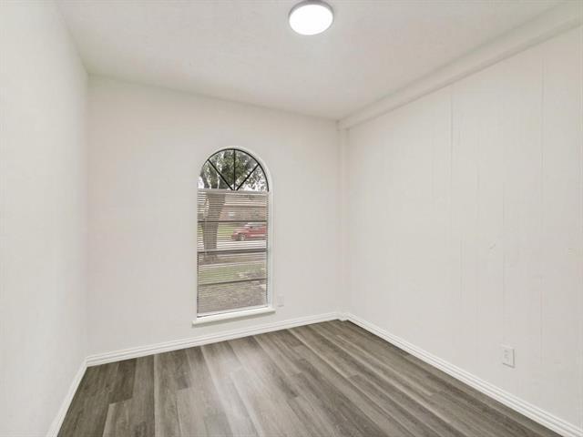 Building Photo - 905 Hawthorne Dr