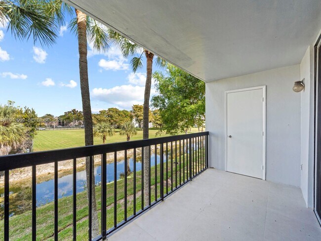 Building Photo - 10825 SW 112th Ave