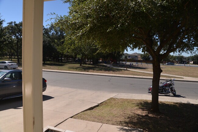 Building Photo - 11715 Oakwood Rdg