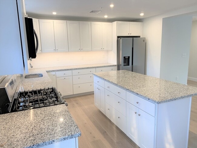 Building Photo - 1 Broadway Ave