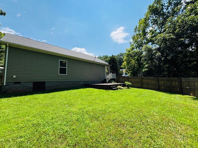 Building Photo - 3 Bedroom, 2 Bath House