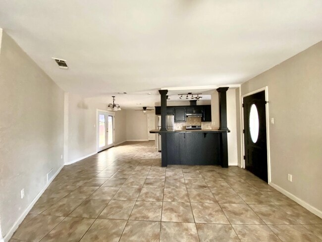 Building Photo - 110 Mariposa Dr