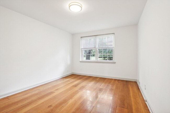 Building Photo - 2800 Woodpipe Ln