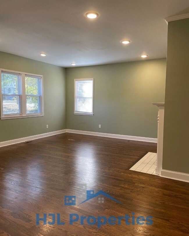 Building Photo - Beautiful Donelson Home