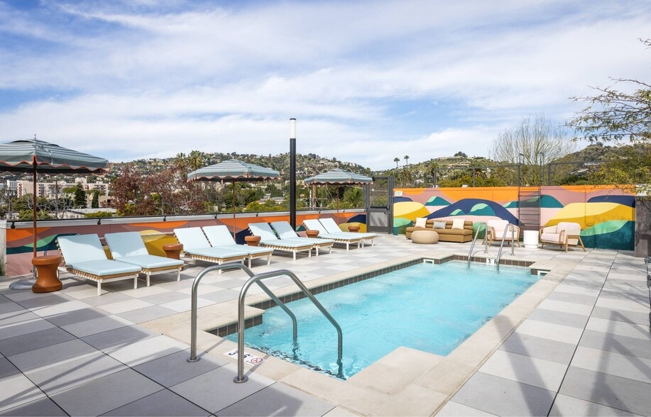 Primary Photo - The Charlie WeHo
