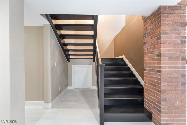 Building Photo - 968 Pinehurst Dr