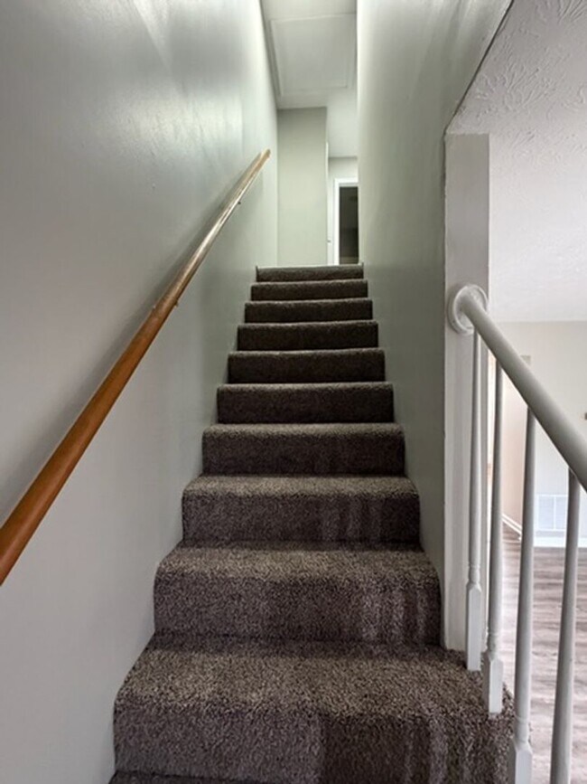 Building Photo - 211 Aqueduct Dr