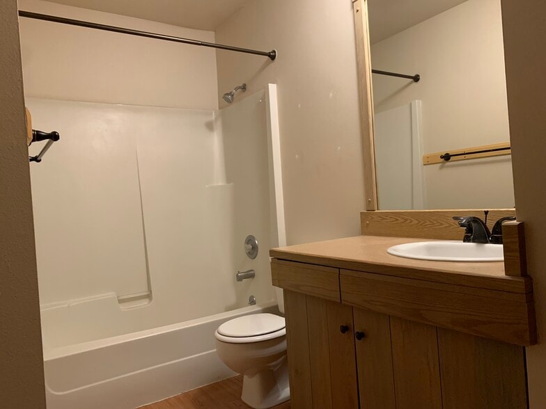 Building Photo - 1604 Sand Ct