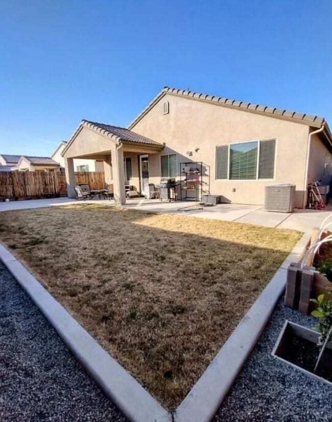 Building Photo - Lovely Home for rent in Visalia, Ca