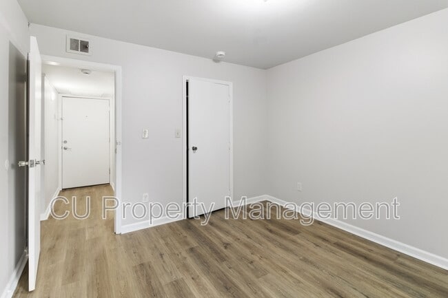 Building Photo - 1605 N Willow Rd
