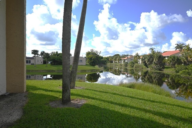 Building Photo - 198 Lake Evelyn Dr