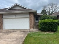 Building Photo - Remodeled Duplex in Ozark!