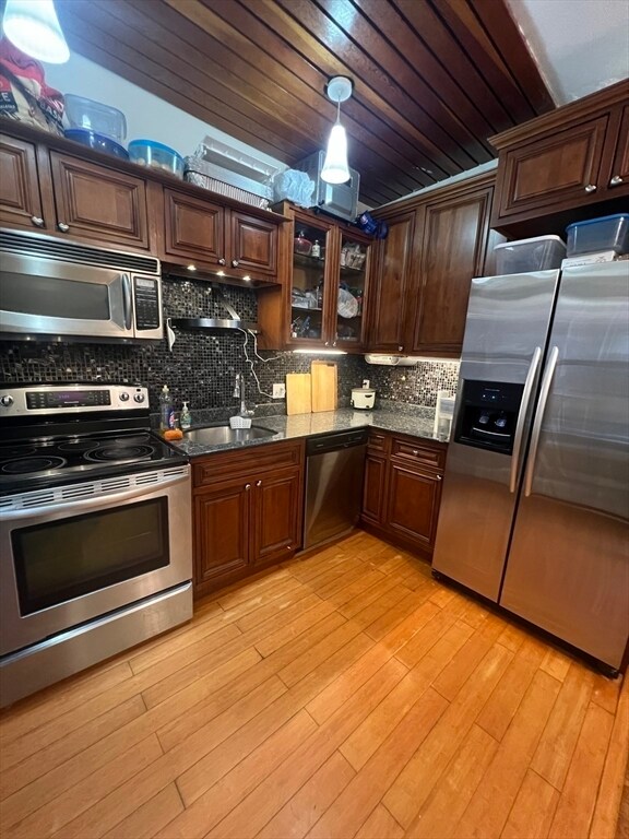 Building Photo - 390 Riverway