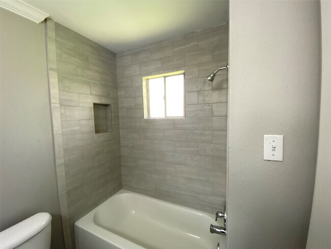 Building Photo - 211 W 17th St