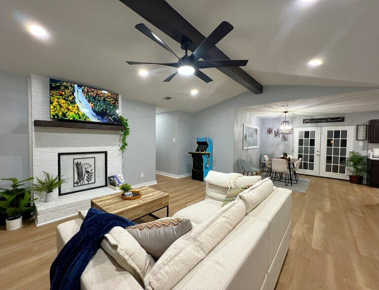 Shared Living Room - 320 Applewood Ln