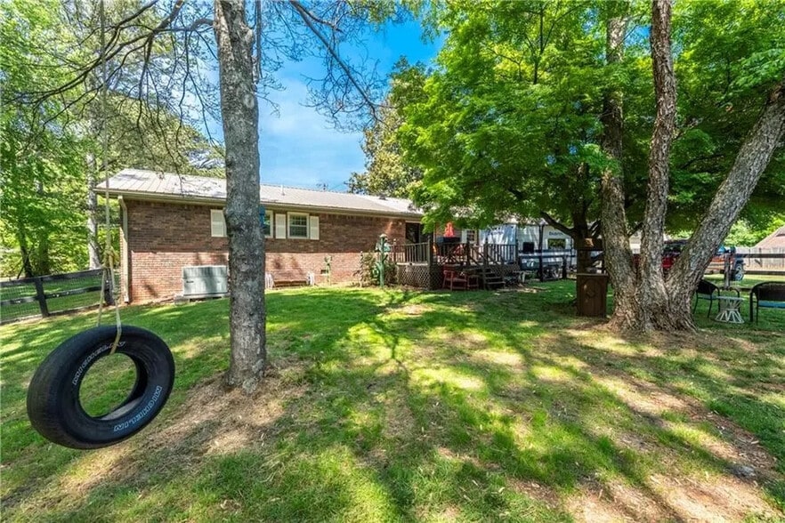 Building Photo - Room in Single Family Home on Morgan Rd