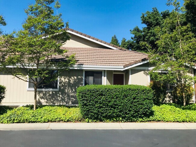 Building Photo - Single Level 2 Bedroom 2 Bath Danville Townhouse/Condo