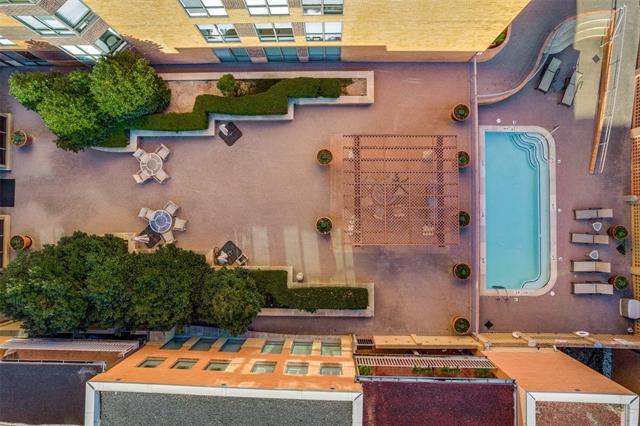 Building Photo - 4242 Lomo Alto Dr