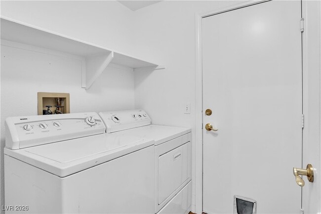 Building Photo - 8940 Emery Lake St