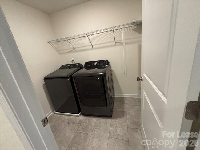 Building Photo - 5211 Maynard Hl Dr