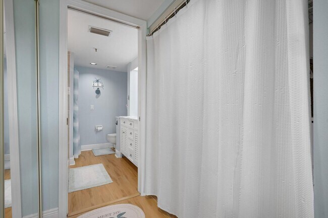 Building Photo - GORGEOUS 2 BEDROOM, 2 BATHROOM 1ST FLOOR CONDO LOCATED IN THE HIGHLY SOUGHT AFTER TENTH FAIRWAY A...