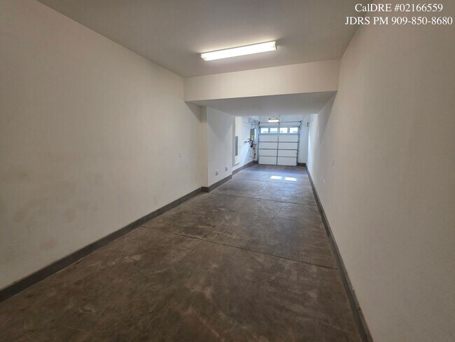 Building Photo - Price Lowered! Rancho Cucamonga 3 Bedroom Condo