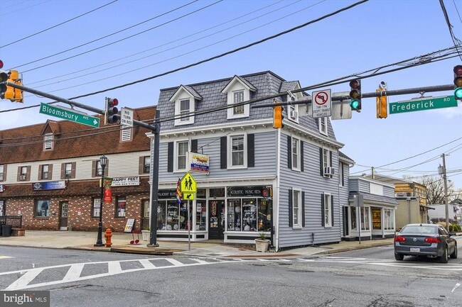 Building Photo - 5926 Old Frederick Rd