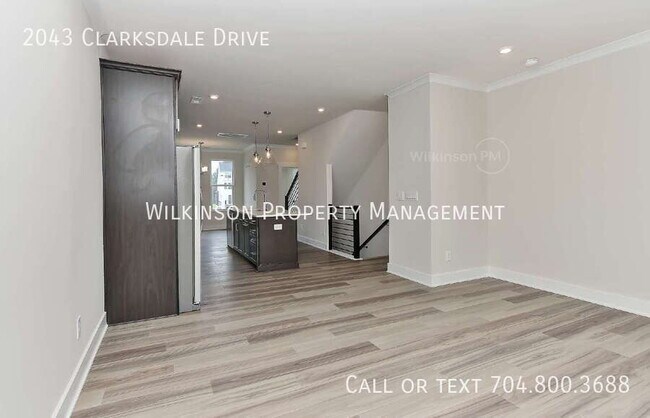 Building Photo - 2043 Clarksdale Dr