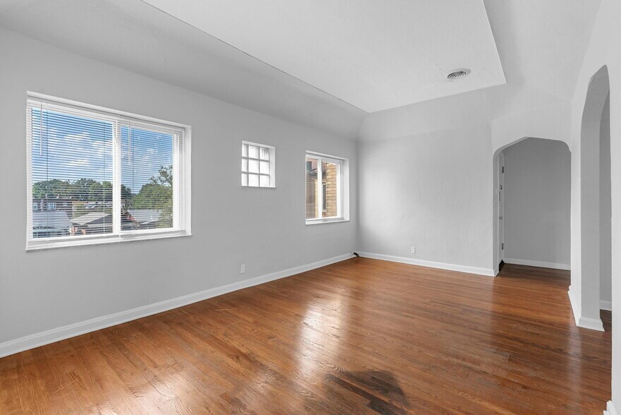 Building Photo - 6010 S Kingshighway Blvd