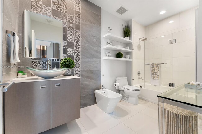 Building Photo - 950 Brickell Bay Dr