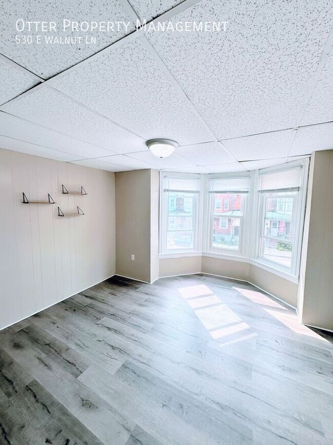 Building Photo - 530 E Walnut Ln