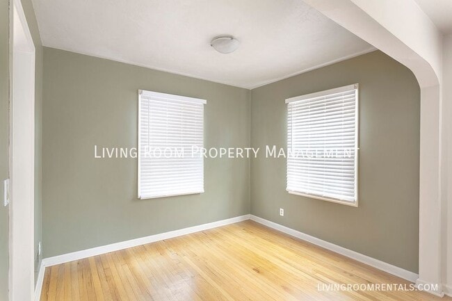 Building Photo - 5001 NE 32nd Pl