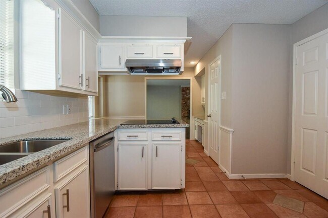 Building Photo - 1831 Willow Point Dr