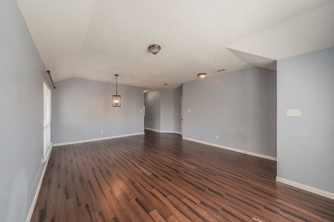 Building Photo - Spacious single-story 4-bedroom, 2-bath home in Arlington, Mansfield ISD